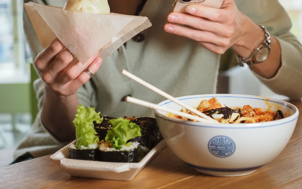 Ile kosztują sushi, ramen, dostawa i rezerwacja?