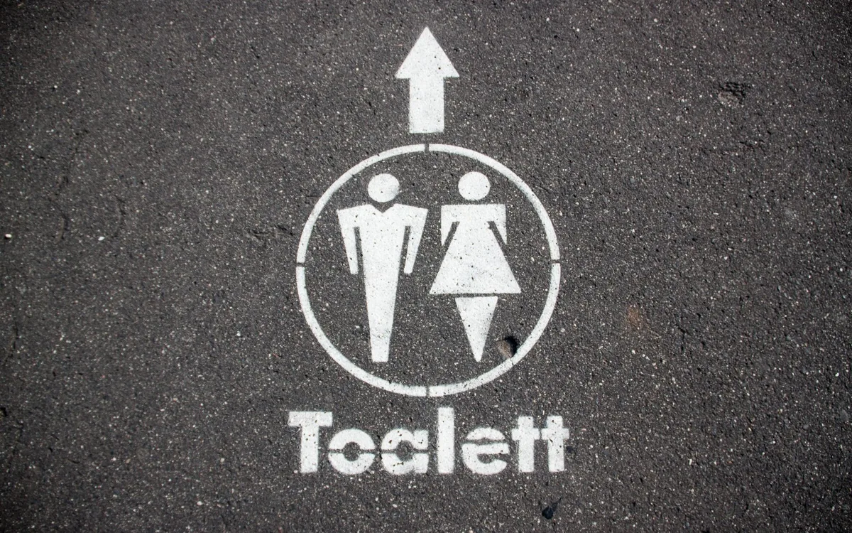 Gdzie znaleźć dostępne toalety i miejsca odpoczynku?